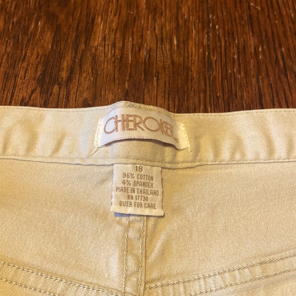 Women’s size 18 shorts - Picture 3 of 5